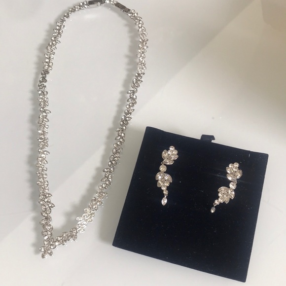Authentic Swarovski silver Necklace and earrings set. - Picture 4 of 9